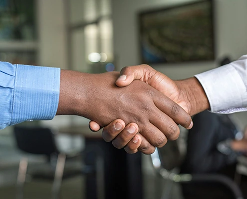 Symbolbild Shake Hands